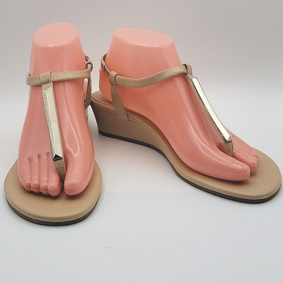 NWOT BCBGeneration Sandals.  SIZE 8.5M.  S909 - Picture 1 of 7